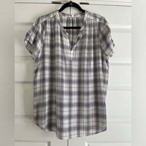 Black and white short sleeve women’s blouse.